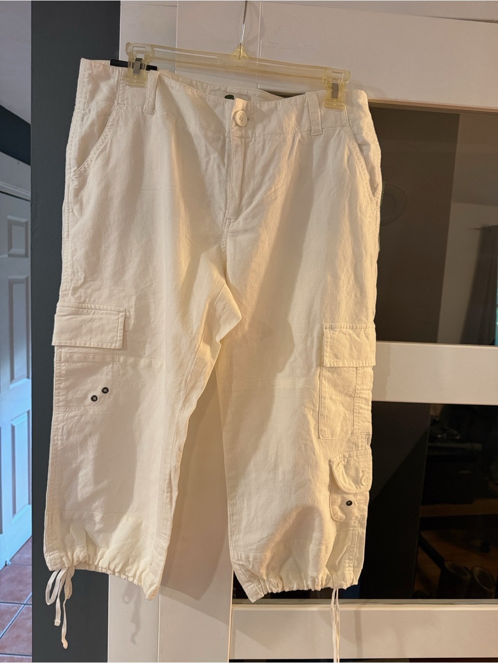 Abercrombie & Fitch Womens White Cropped Cargo Pants
